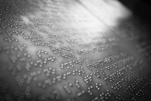 Braille sur support plastique transparent pour menus et signalétique